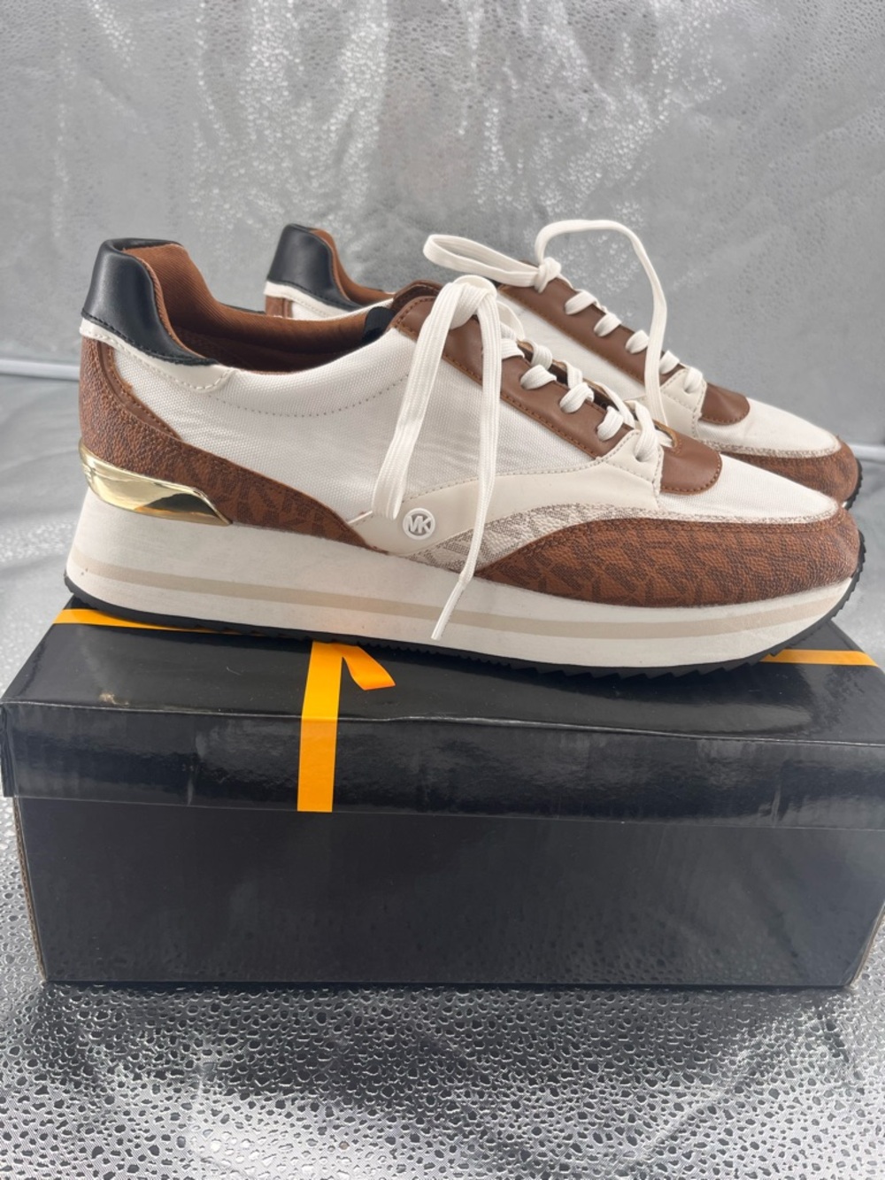 Michael Kors Women's Mariah Tan &White Trainers Platform Sneakers Size 10M - Picture 3 of 12